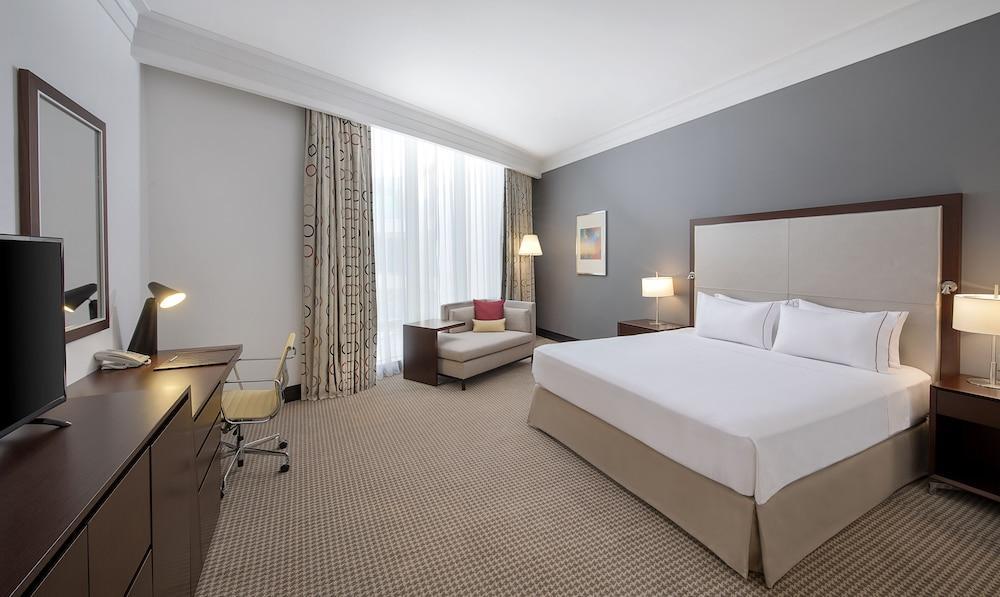 Doubletree By Hilton Doha - Al Sadd Hotel Buitenkant foto A room at the Hilton London Heathrow