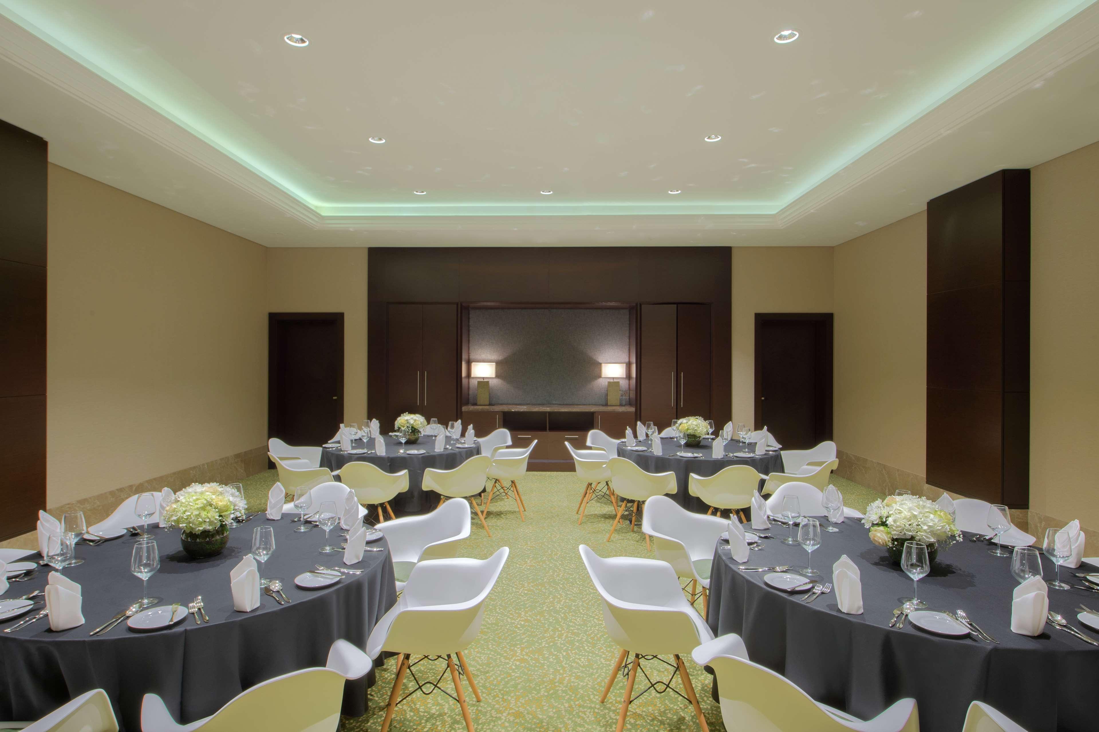 Doubletree By Hilton Doha - Al Sadd Hotel Buitenkant foto Meeting room