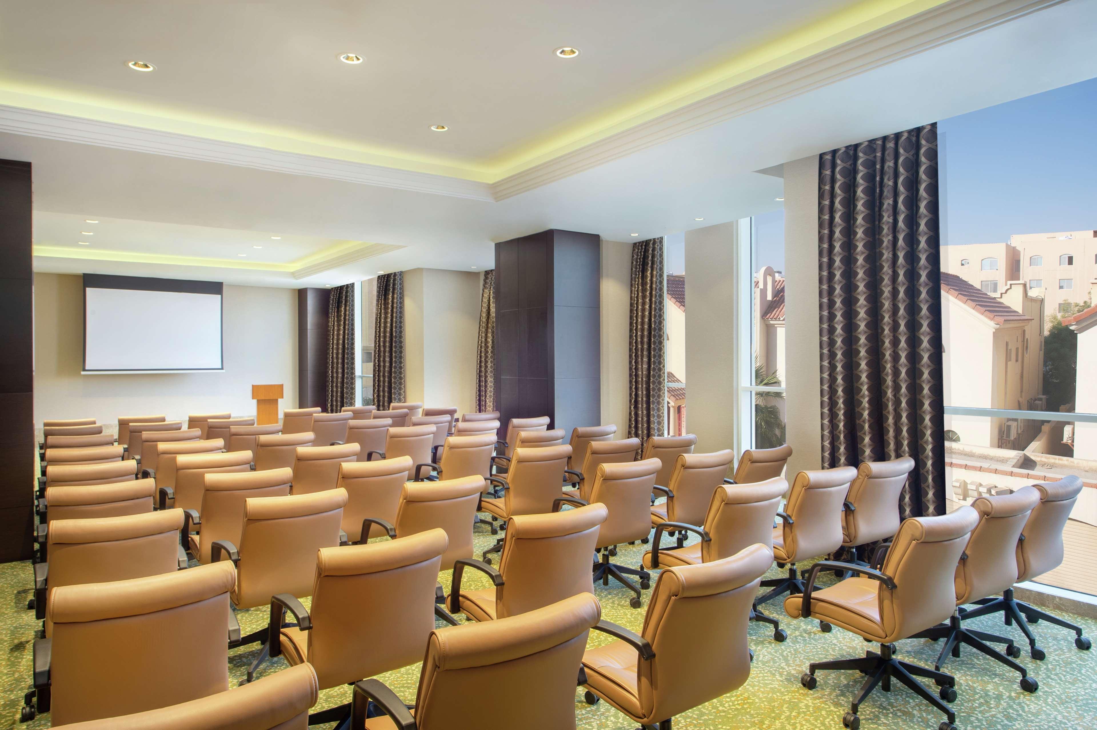Doubletree By Hilton Doha - Al Sadd Hotel Buitenkant foto Meeting room