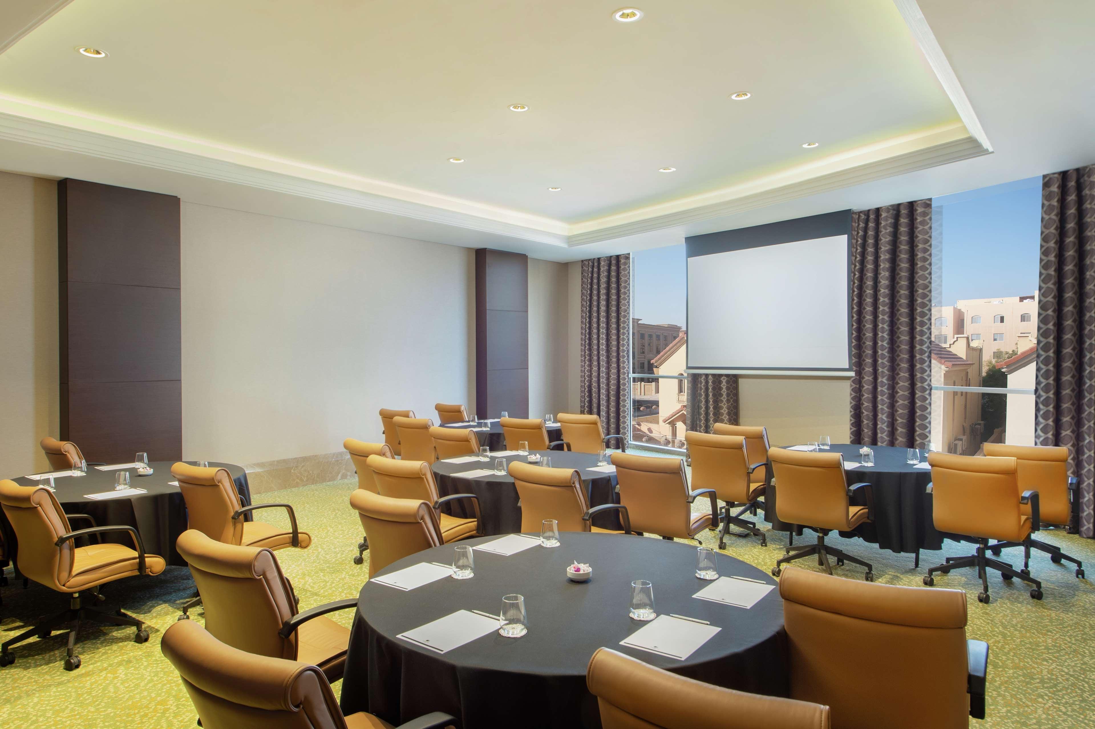 Doubletree By Hilton Doha - Al Sadd Hotel Buitenkant foto Meeting room