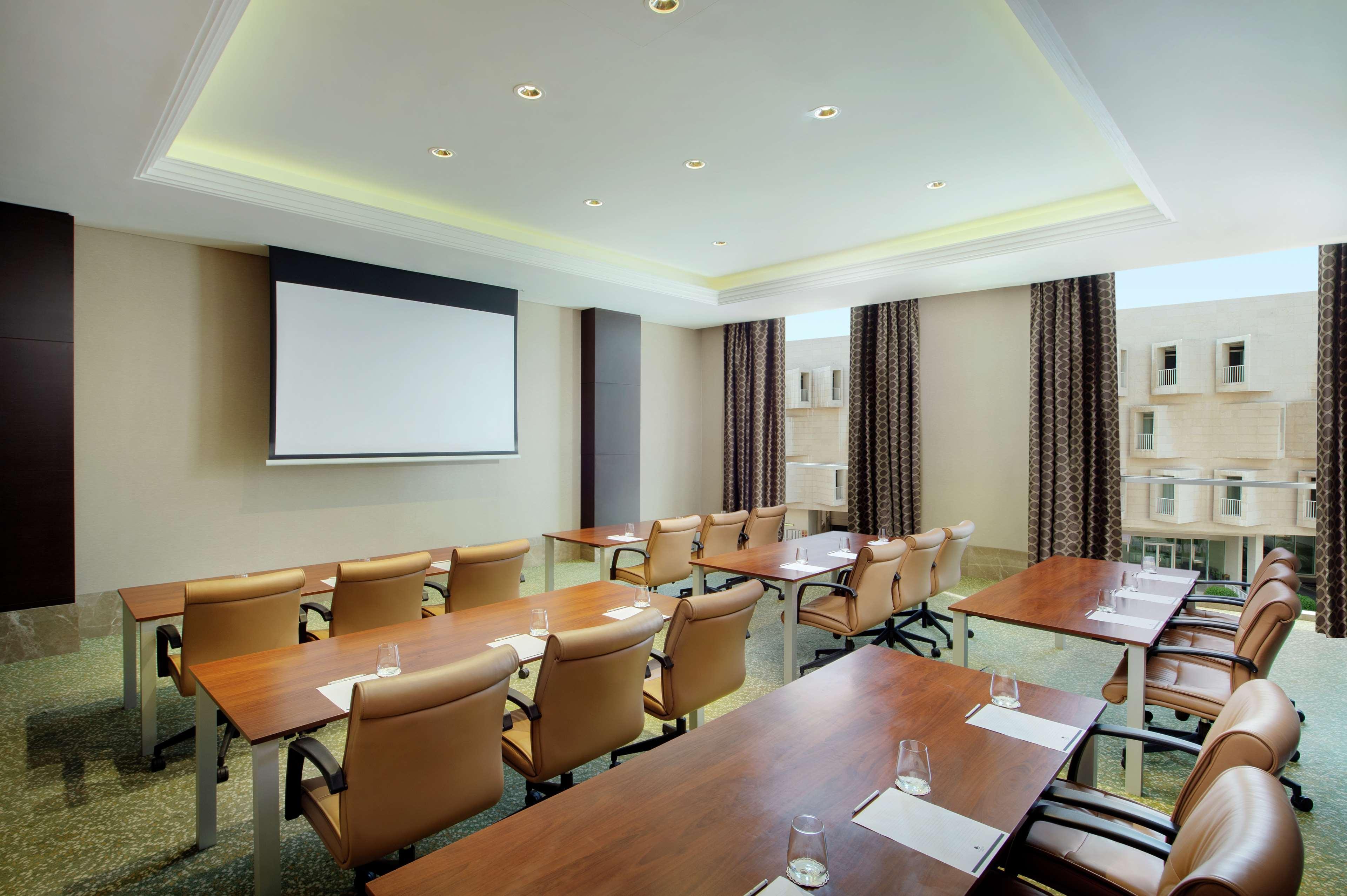 Doubletree By Hilton Doha - Al Sadd Hotel Buitenkant foto Meeting room