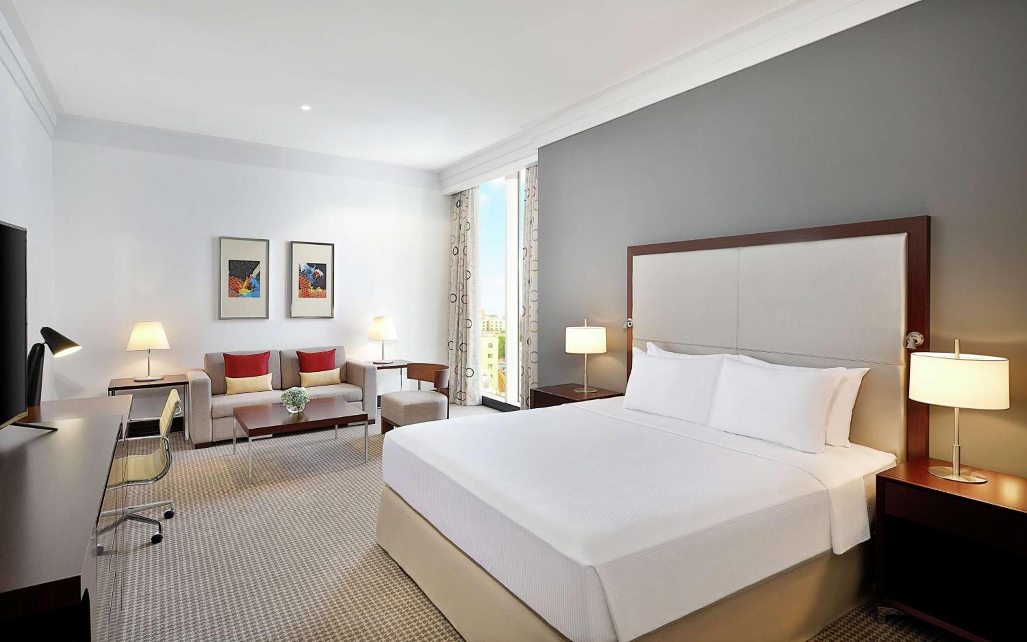 Doubletree By Hilton Doha - Al Sadd Hotel Buitenkant foto A room at the hotel