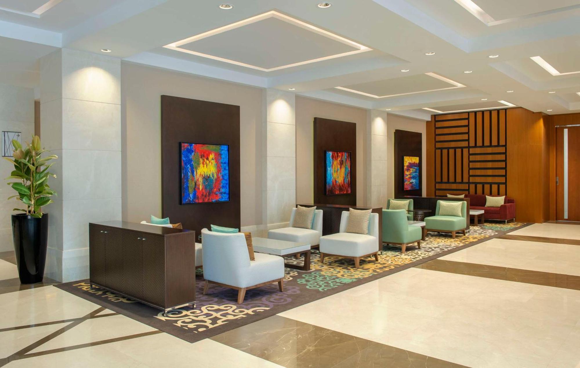 Doubletree By Hilton Doha - Al Sadd Hotel Buitenkant foto Lobby