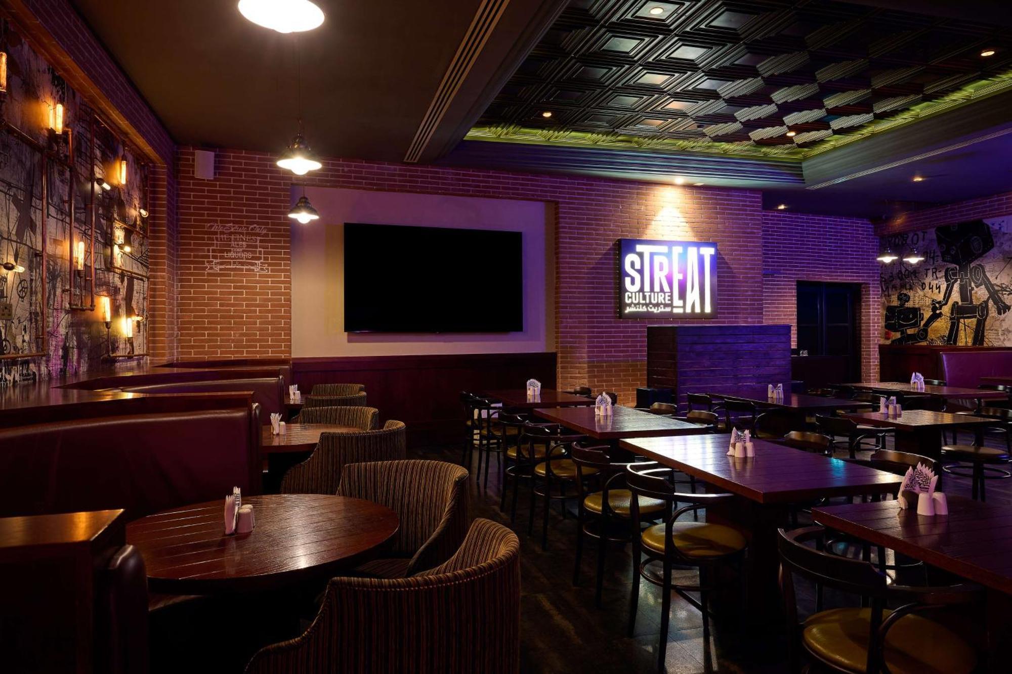 Doubletree By Hilton Doha - Al Sadd Hotel Buitenkant foto The interior of Siren Records