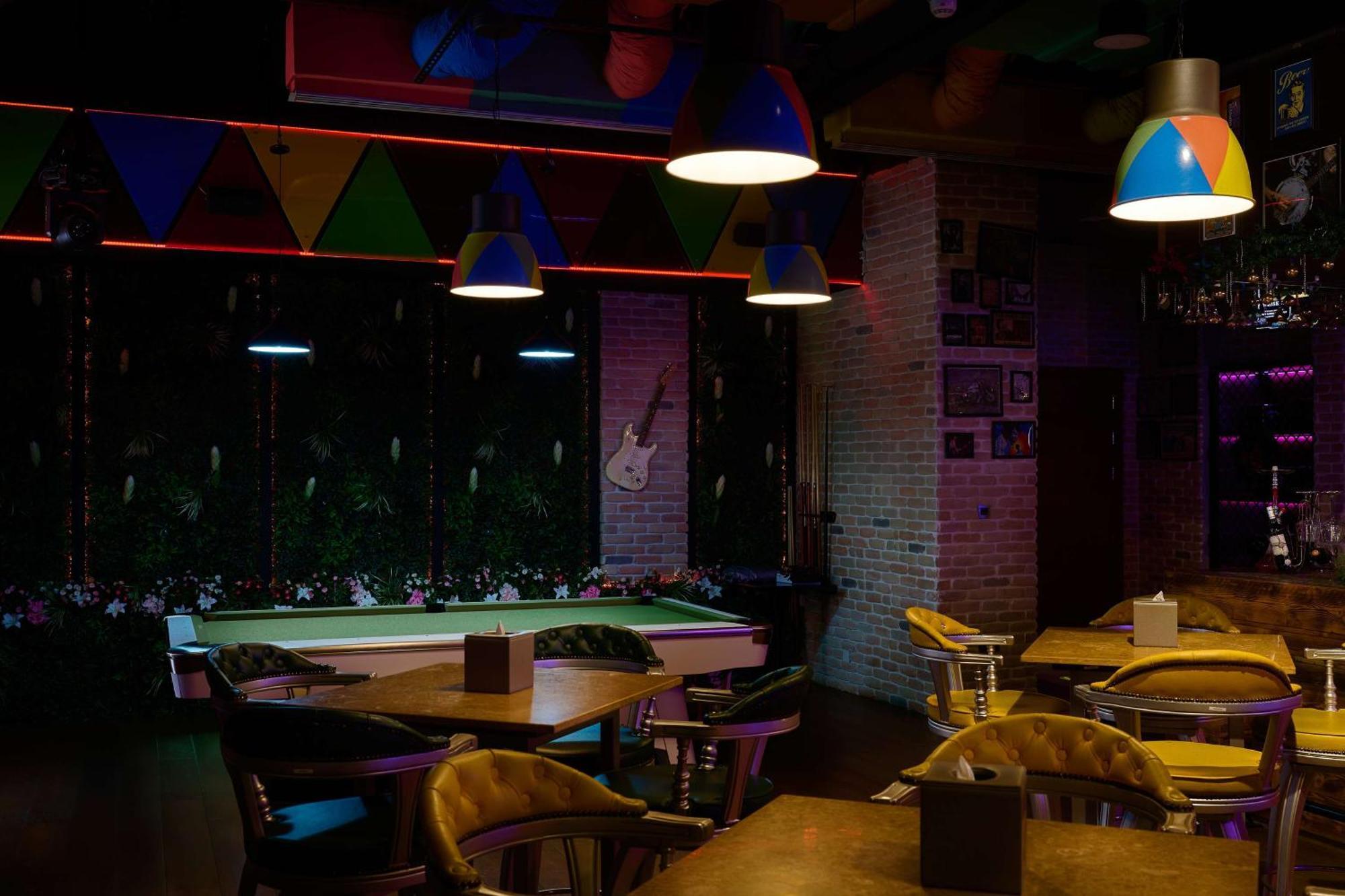Doubletree By Hilton Doha - Al Sadd Hotel Buitenkant foto The interior of a nightclub in Yerevan